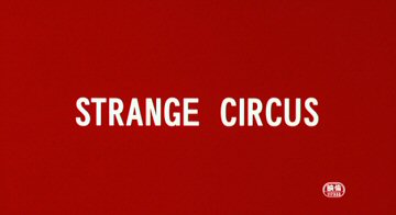 Header Critique : STRANGE CIRCUS