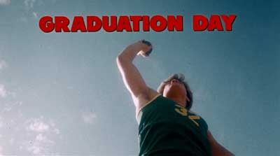 Header Critique : GRADUATION DAY