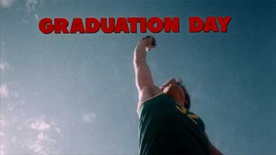 Header Critique : GRADUATION DAY