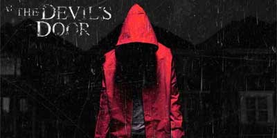 Header Critique : AT THE DEVIL'S DOOR